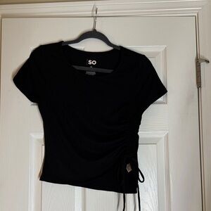 SO Women's Black Short Sleeve Ruched Tee